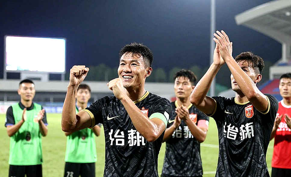 The Ledger Says: Beating Ten Men Is Settled on the Pitch, Not on the Microphone The Ledger Says: Beating Ten Men Is Settled on the Pitch, Not on the Microphone