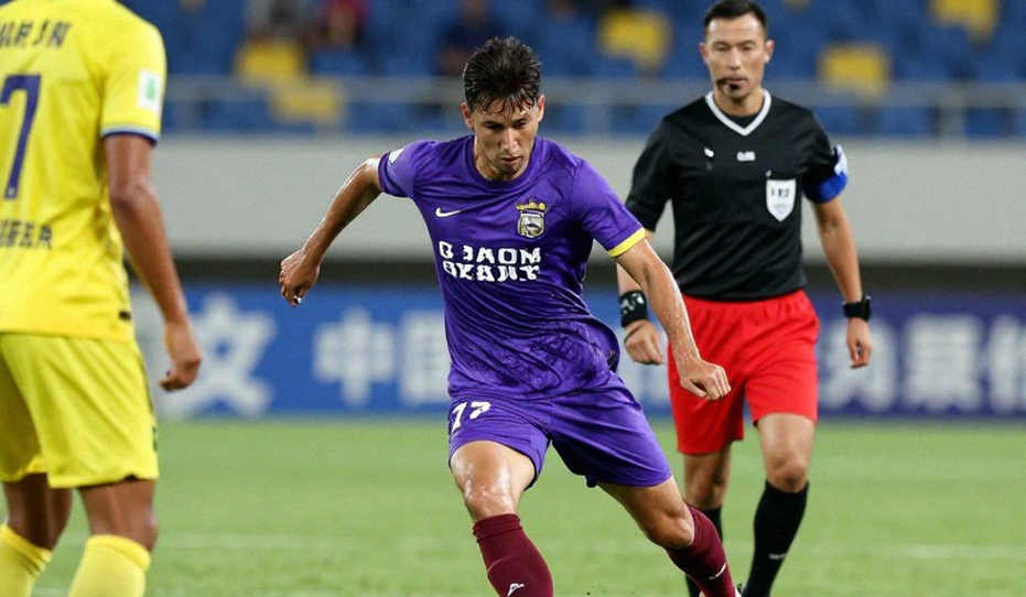 Bosz's Bet in the Shadow of Six Foot Five: Flamingo, Gasiorowski and an Unfinished Draft Bosz's Bet in the Shadow of Six Foot Five: Flamingo, Gasiorowski and an Unfinished Draft