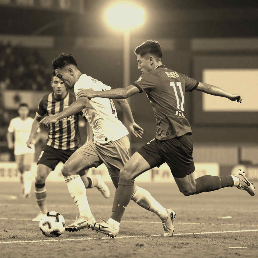 Possession Without Depth: The Empty Space in Ajax's Attack Around Marcos Leonardo Possession Without Depth: The Empty Space in Ajax's Attack Around Marcos Leonardo